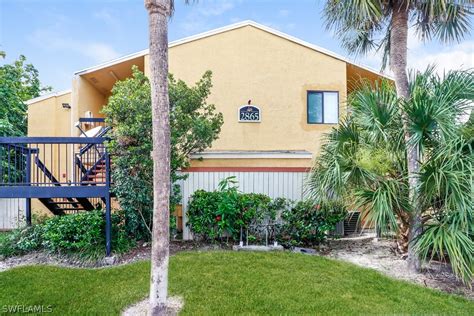 Regularly accumulating accolades from places like TripAdvisor, Southern Living and Thrillist, Fort Myers embodies eve. . Fort myers craigslist